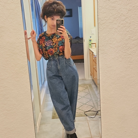 🤎 Meet your Posher, Megan :) - Picture 5 of 17